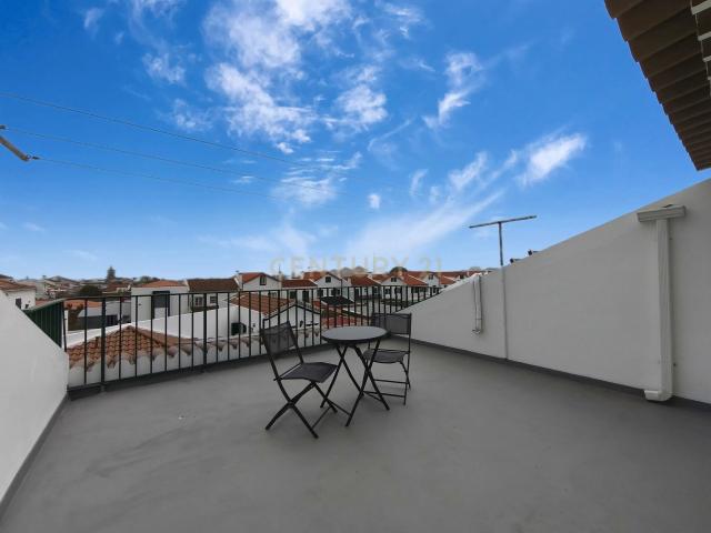 Moradia dividida em 7 apartamentos