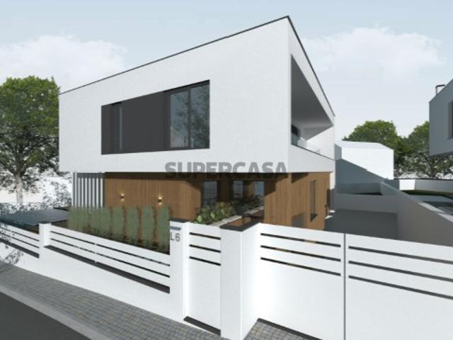 Moradia exclusiva T4+1 nova no Funchalinho Caparica
