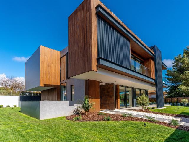 Moradia exclusiva T6 com piscina aquecida e elevador, em Bir. 575m² Cascais e Estoril