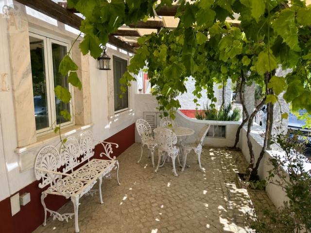 Moradia exclusiva com 3 Quartos e 2 salas, junto ao Castelo de Juromenha 'Chave na Mão'