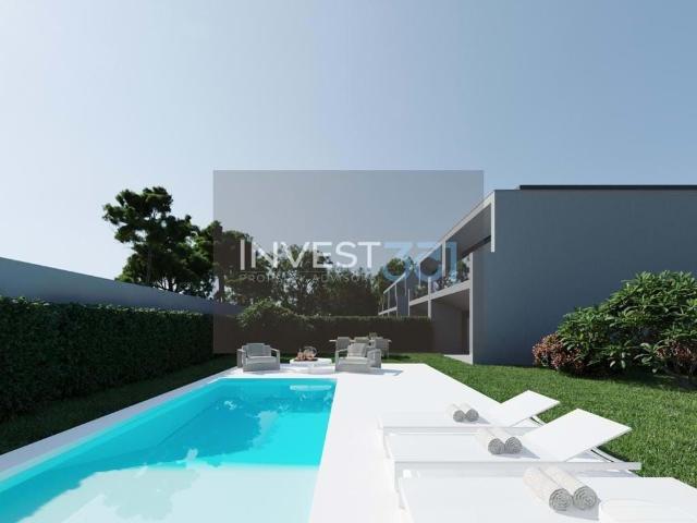 Moradia Exclusiva com 3 Suites, Logradouro, Varanda e Garagem So F