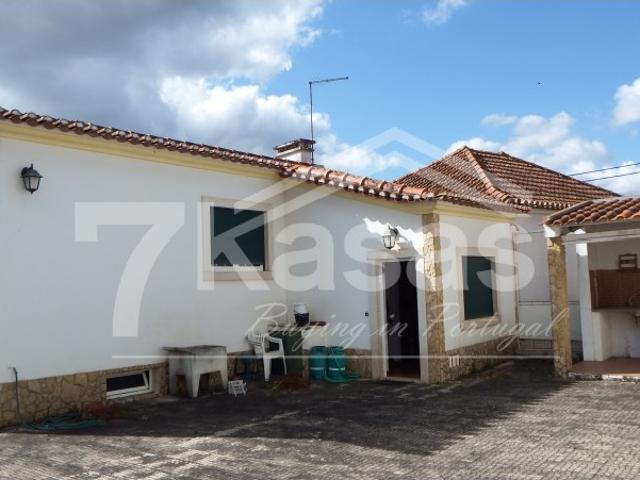 Moradia e Anexos Área Total: 311 m² Maxial Torres Vedras