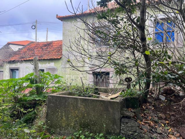 Moradia e Palheiro para Recuperação na P. Pargo junto ao campo de golfe