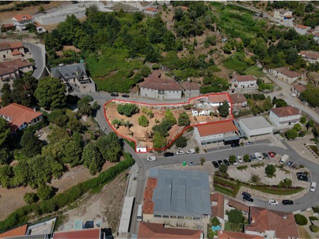 Moradia e terreno