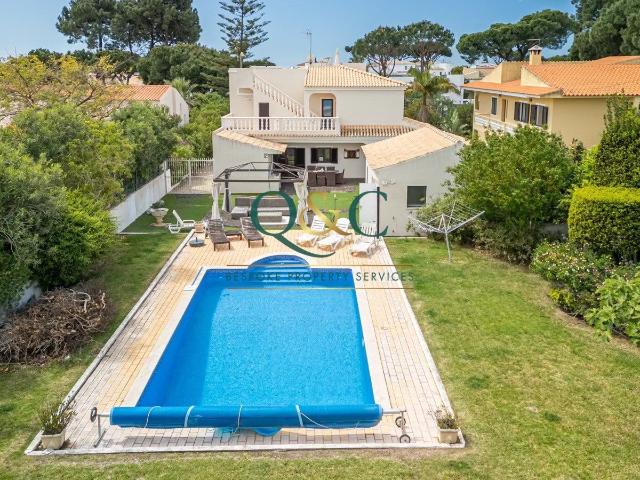 Moradia elegante com piscina e jardim numa localização privi. 550m² Vilamoura