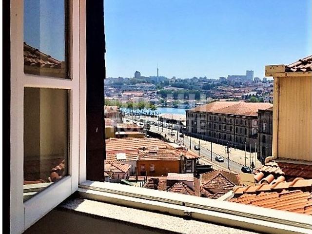 Moradia em Miragaia com três quartos