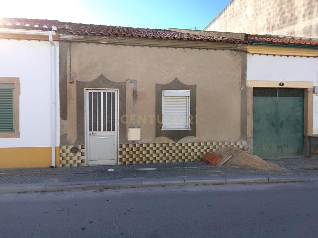 Moradia em Nisa, no Alentejo Vila templária de elevado valor histórico