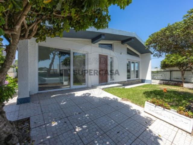 Moradia em A dos Cunhados e Maceira