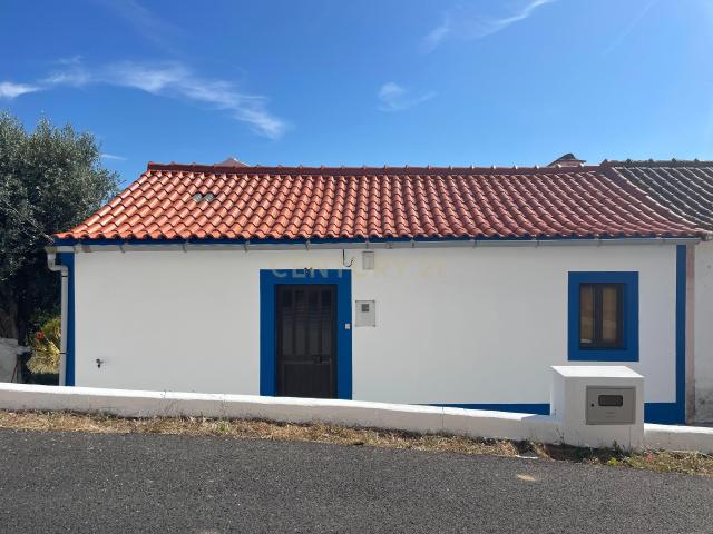 Moradia em Bairro Cimeiro, Aldeia do Mato e Souto