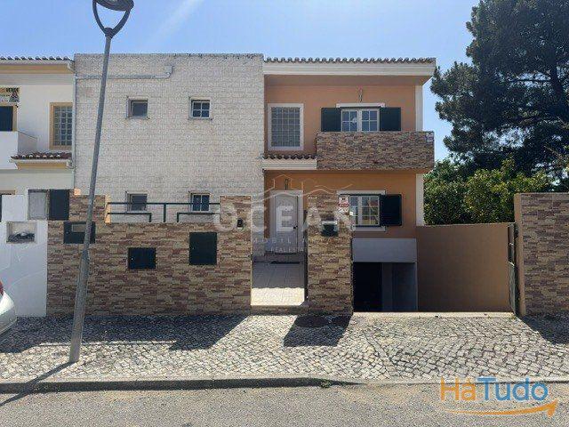 Moradia em banda à venda no Beco do Girassol Quinta da Serralheira | 26084089308