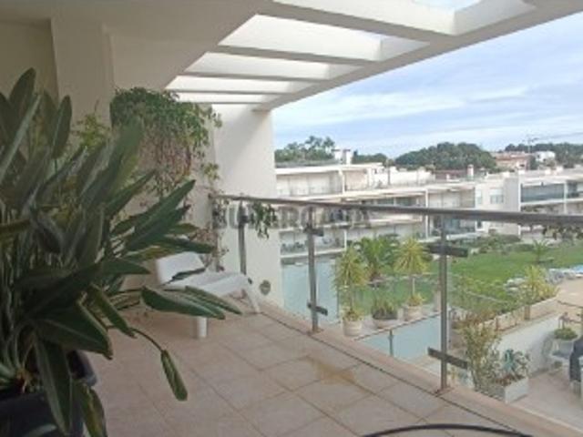 Moradia em banda com arquitectura moderna perto da Praia Maria Luisa, Albufeira
