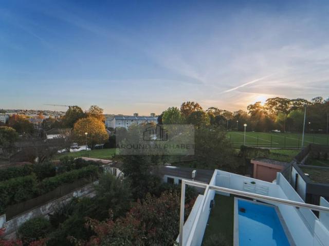 Moradia em Banda Contemporânea, junto ao Museu de Serralves, com Piscina Privativa e terraço 30m2