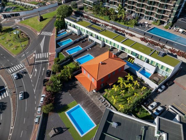Moradia em Banda de Luxo T4 na Estrada Monumental com Piscin. 175m² São Martinho