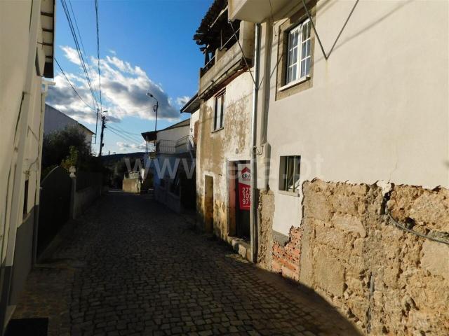 Moradia em Banda Estúdio / Fundão, Aldeia de Joanes