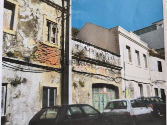 Moradia em Banda para reconstruir Cova da Piedade Almada