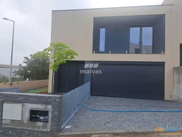 Moradia em banda, para venda, Póvoa de Lanhoso Lanhoso | 26084066033