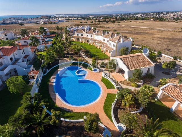 Moradia em banda perto da praia da Galé em condominio privad. 130m² Guia