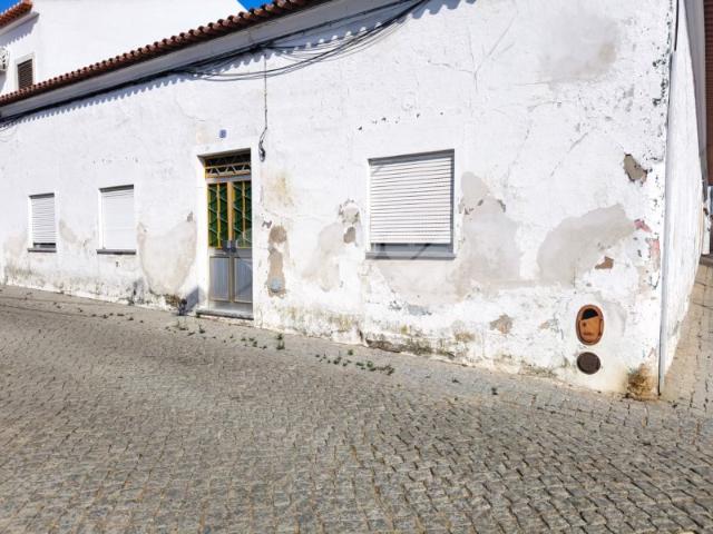 Moradia em Banda T4 no Centro da Vila de Cuba
