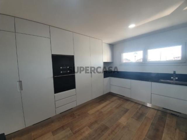 Moradia T4 com piscina em Alcochete