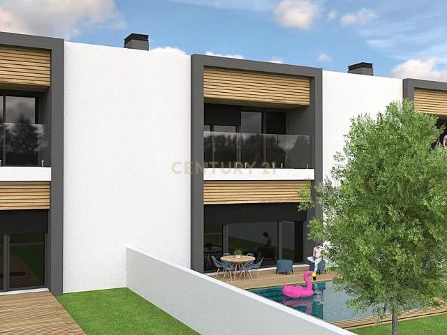 Moradia em banda T4 com Piscina, em Projecto de Construção LSF, zona Fernão ferro