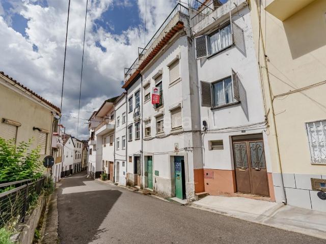 Moradia em Banda T4 / Covilhã, Casegas