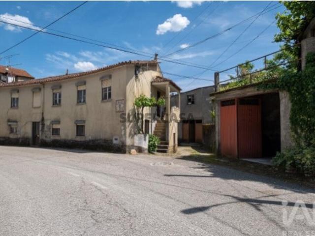 Moradia em banda T4 em Arganil de 196 m²