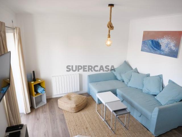 Prédio com 2 Apartamentos + Loja + Arrecadação