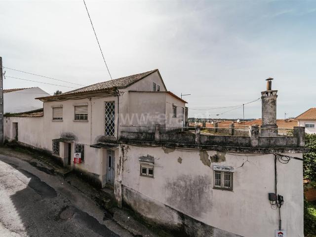 Moradia em Banda T6 / Seia, Seia, São Romão e Lapa dos Dinheiros