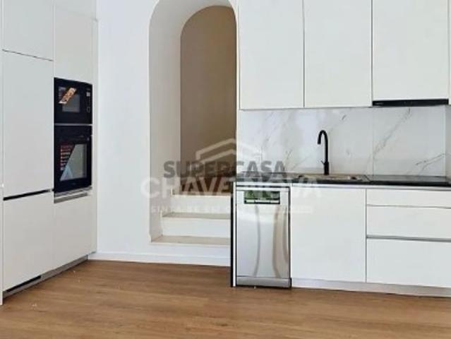 Moradia em Banda T1+1 Renovada c/ Terraço, Mafamude
