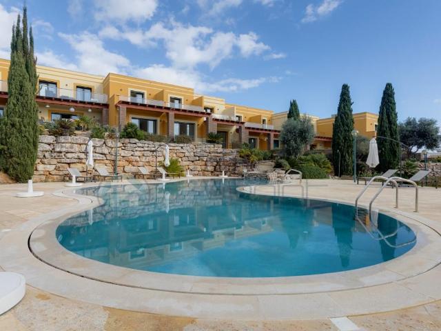 Moradia em banda T2+1 em Condominio Privado com Piscina Pr. 108m² Praia da luz