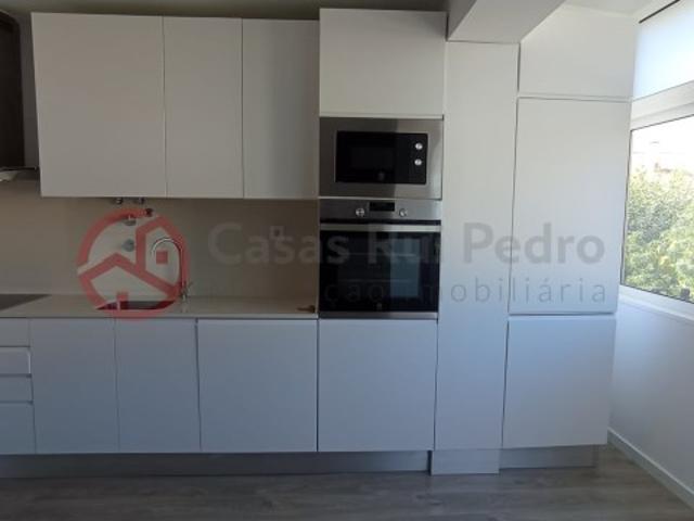 Moradia em Banda T2 com Logradouro, Barreiro