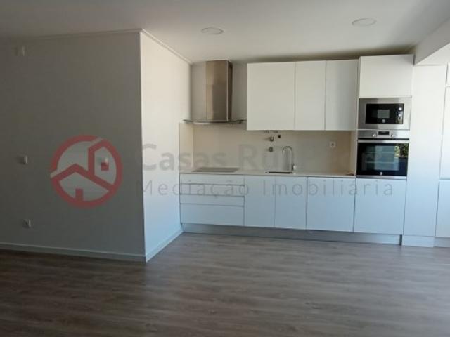 Moradia em Banda T2 com Logradouro, Barreiro