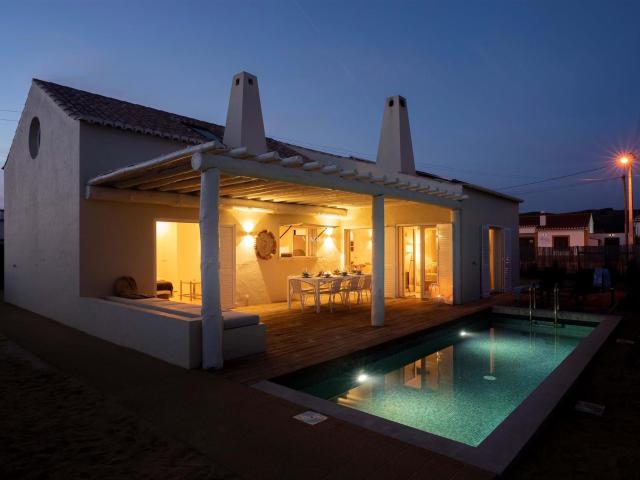 Moradia Em Banda T2 Com Piscina Na Pitoresca Vila Da Carrapa. 160m² Aljezur