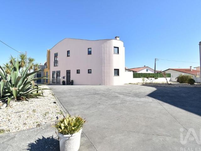 Moradia em banda T2 em Marinha Grande de 164 m²