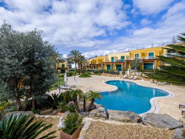 Moradia Em Banda T2, Localizado Quinta Da Bela Vista, Num Co. 110m² Praia da Luz