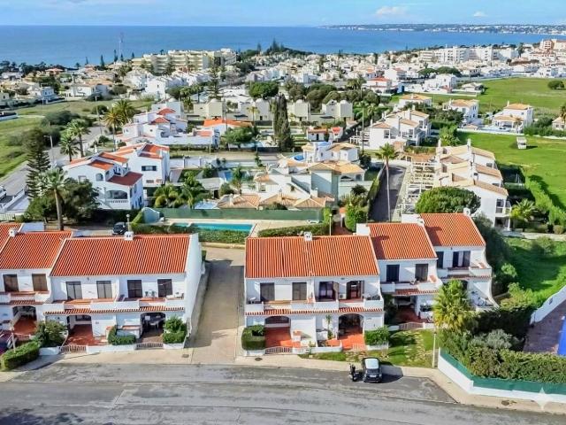 Moradia em Banda T2 Praia da Galé, Condomínio com Piscina 110m² Albufeira e Olhos de Água
