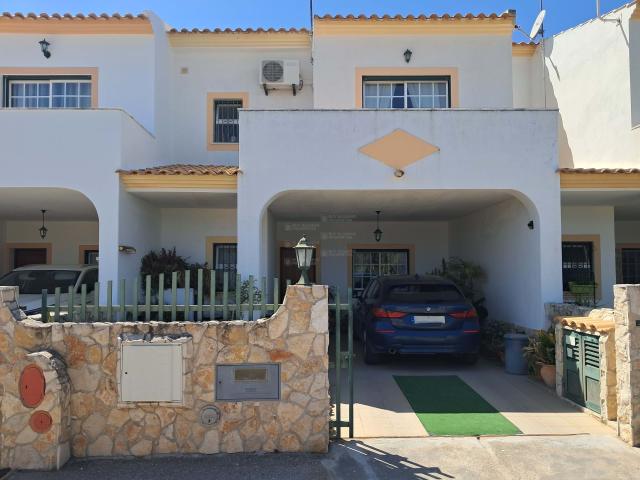 Moradia em Banda T3 – Mosqueira, Ferreiras Albufeira