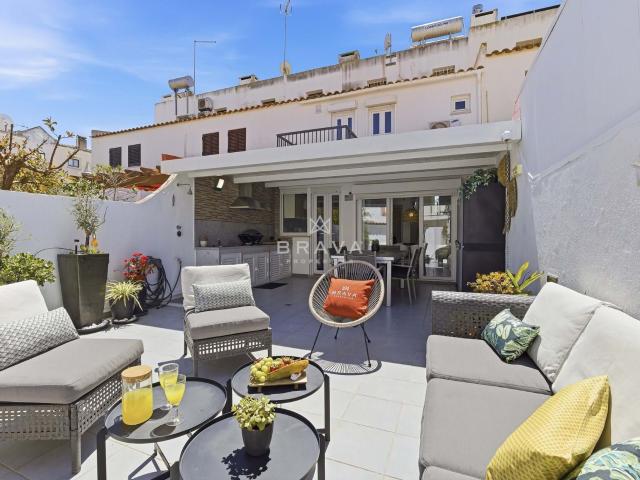 Moradia em banda T3 com piscina comum na Marina de Vilamoura
