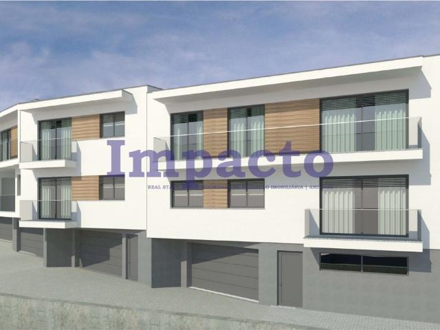 Moradia em banda T3 em Oliveira de Azemisem fase final de construo