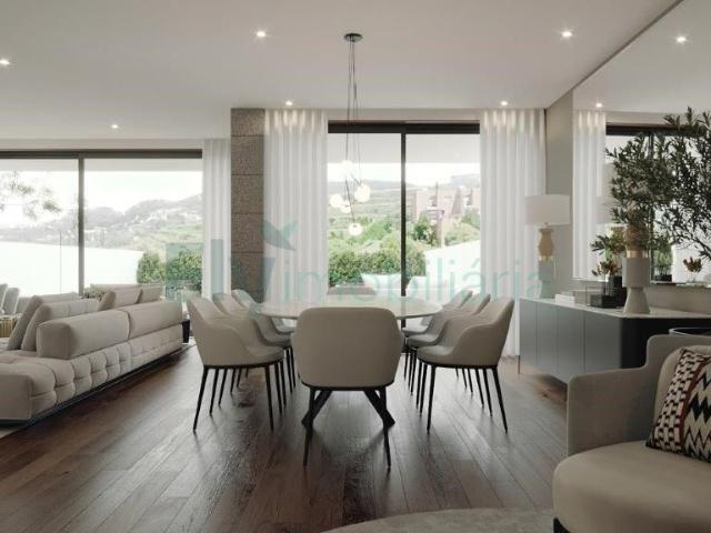 Moradia em Banda T3 em Condominio de Luxo em Urgezes, Guimares
