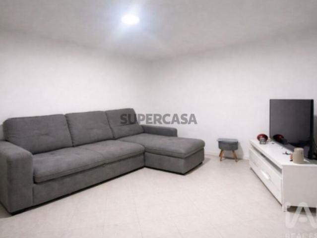 Moradia em banda T3 em Sacavém e Prior Velho de 73,6 m²