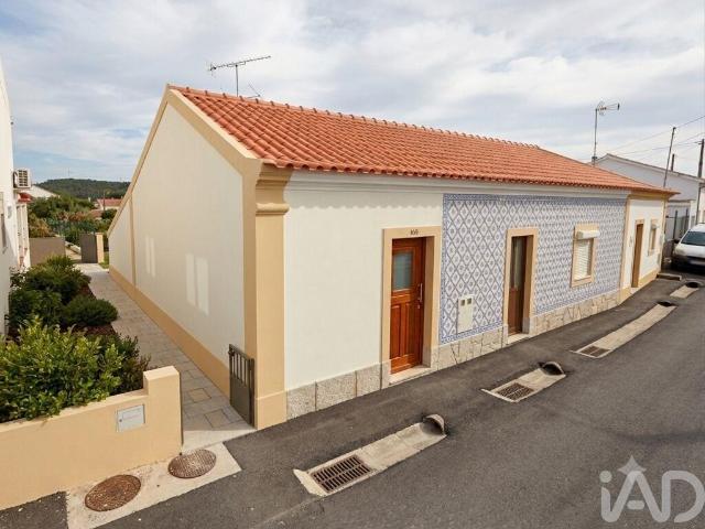 Moradia em banda T3 em Tramagal de 125 m²