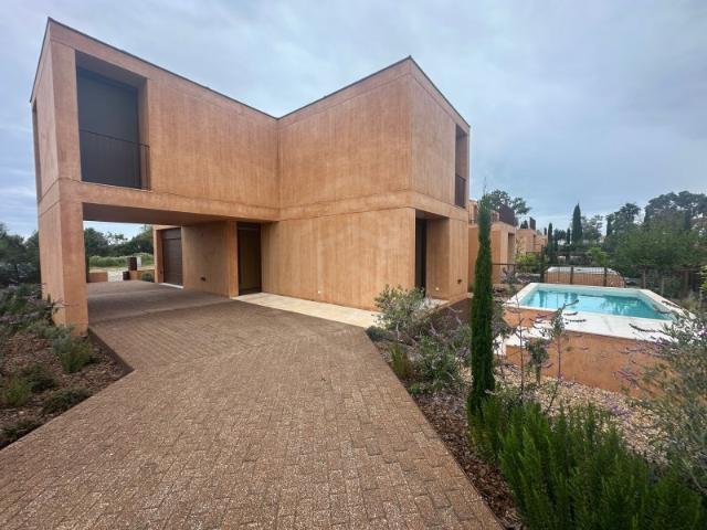 Moradia em banda T3, em zona calma de Vilamoura, Algarve