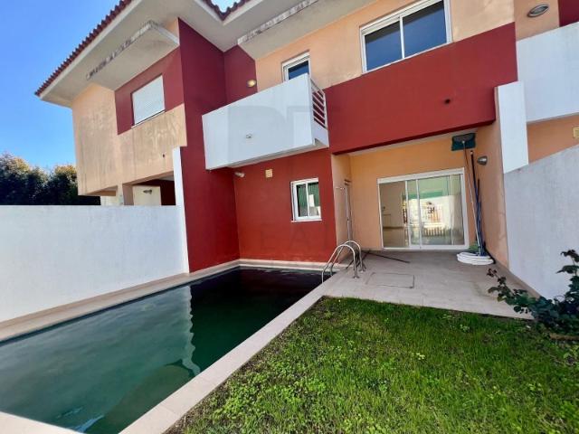 Moradia em Banda T3 | Piscina | Garagem