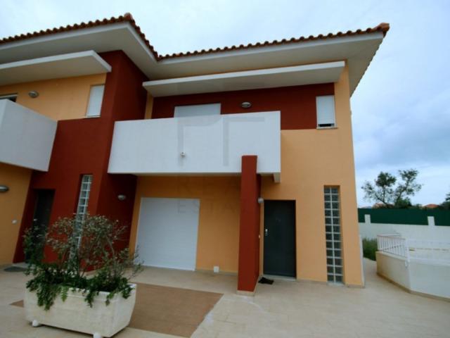Moradia em Banda T3 | Piscina | Garagem