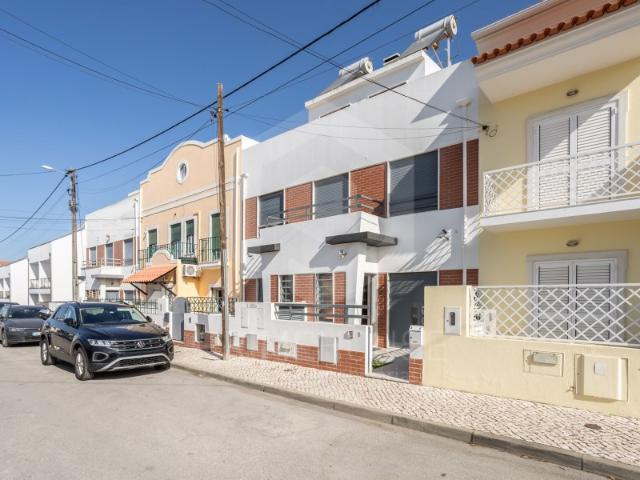 Moradia em banda T3 Quinta do Conde