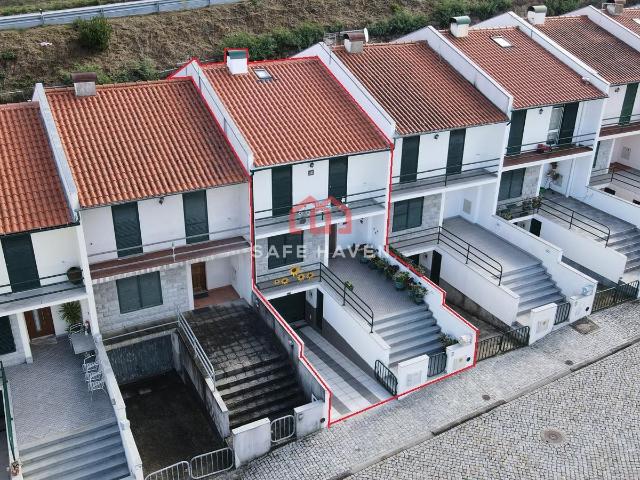 Moradia em Banda T3 Venda em Seia, São Romão e Lapa dos Dinh. 129m² Seia, São Romão e Lapa dos Dinheiros