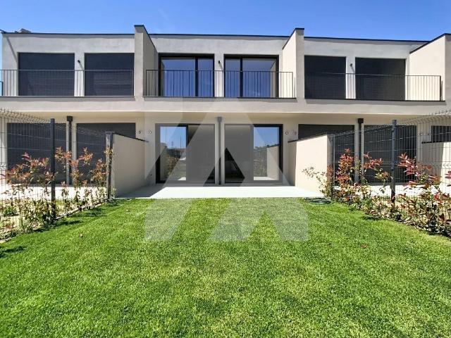 MORADIA EM BANDA – T3 | VILLAS DA MADRIA