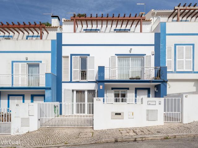 Moradia em Banda T3 + 2 com piscina no Castelo em Sesimbra