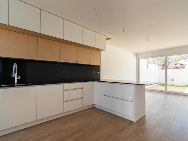 Moradia em banda, T 2 a estrear em Caixas Alfarim 105m² Sesimbra Castelo